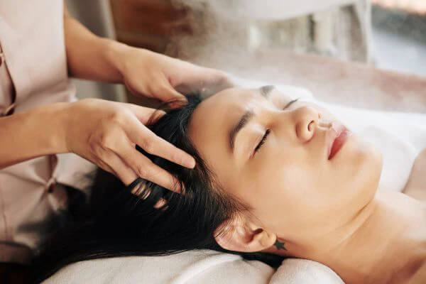 Head,Neck & Shoulder Massage (With Aroma Oils)