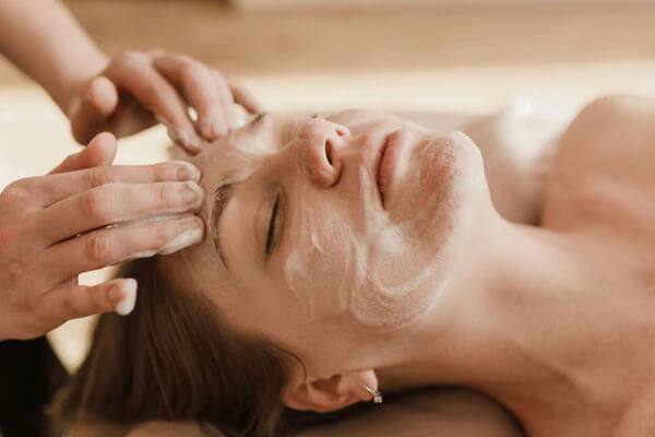 Twacha Payapa Rejuvenating Facial +Waxing with Choco wax
